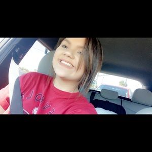 Meet your Posher, Adelina